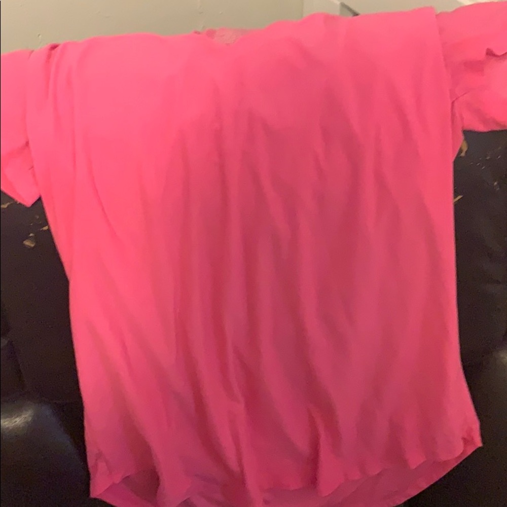 Plain bright pink t shirt